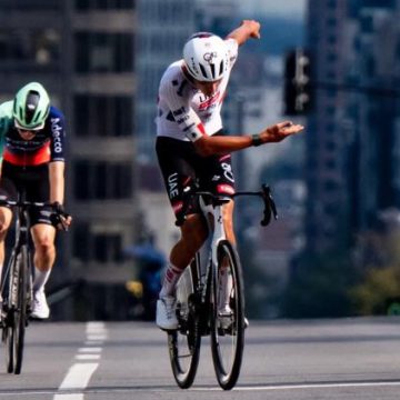 Paul Seixas battu au sprint par Isaac del Toro
