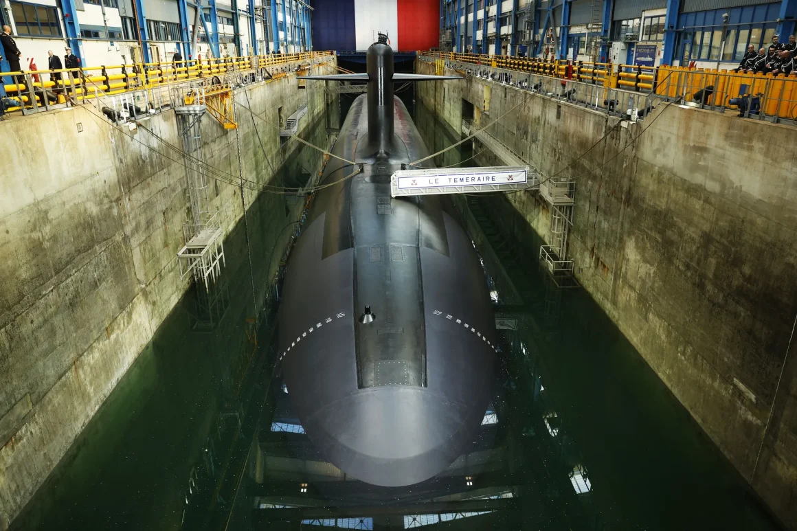 Le Japon se prépare à renforcer sa défense sous la direction de Sanae Takaichi