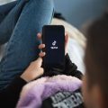 Restrictions sur l&rsquo;accès des moins de 15 ans aux réseaux sociaux