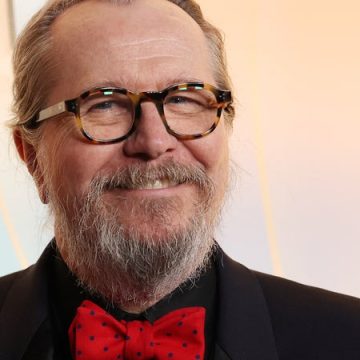 Gary Oldman soutient Jack Lowden pour le rôle de James Bond