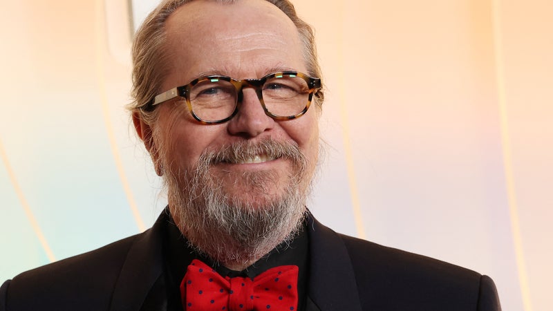 b7c56589-78aa-4279-a9cf-e2c32d241f9c Gary Oldman soutient Jack Lowden pour le rôle de James Bond