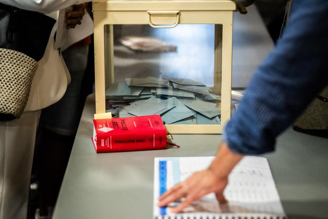 b7faf7e0-22c3-4064-8eba-58c083c883de Les Élections Sénatoriales 2026 : Un Collège Électoral Majoritairement Masculin et Âgé