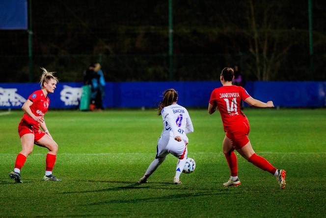 c23c986c-e908-45d3-bf73-8a2ac868001e Les Défis de la Professionnalisation du Football Féminin en France