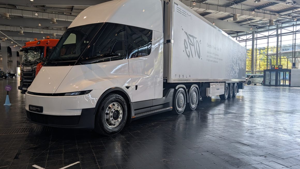 ca597e4d-94d2-4f12-80da-fbee0d72129f Tesla Semi débarque en Europe : le camion électrique tant attendu