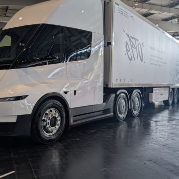 ca597e4d-94d2-4f12-80da-fbee0d72129f Tesla Semi débarque en Europe : le camion électrique tant attendu