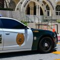 Un homme arrêté en Floride pour s&rsquo;être caché sous un lit d&rsquo;hôtel