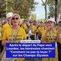 Les bénévoles chantent après le départ du Pape vers Lourdes