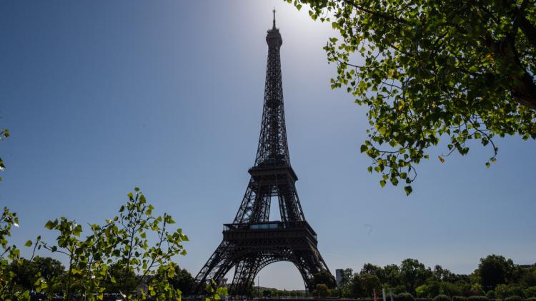 e430e42c-0981-4ef9-9de7-8a0440ec4c88 La réouverture de la tour Eiffel après un mouvement de grève