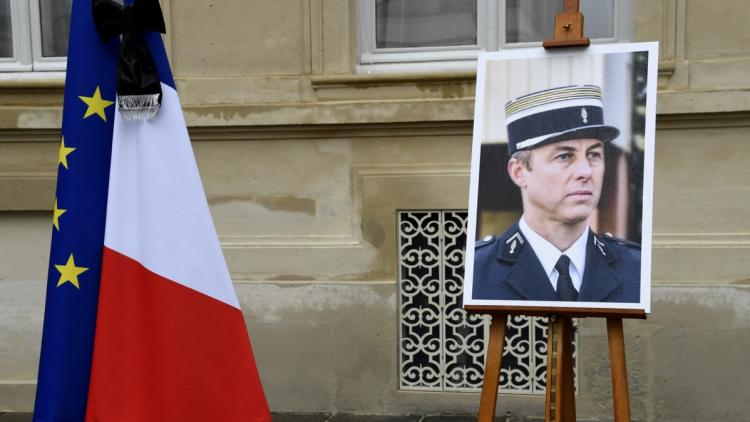 f487d9a7-0291-4dd0-a6e8-766f49db9963 Mémoire d’un héros : Arnaud Beltrame et les attentats de Trèbes