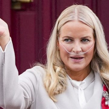 La santé de la reine Mette-Marit lors de la prestation de serment de Haakon VIII