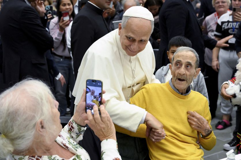 VATICAN - POPE LEO XIV LEADS A MASS FOR THE JUBILEE OF THE POOR AS ST PETER S BASILICA - 2025/11/16 La radicalité papale de Léon XIV face au capitalisme néolibéral