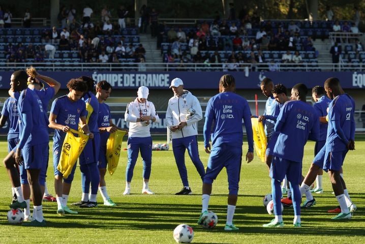 fb2091e5-d4ae-4e74-a84a-a018d2228473 Zidane, l’effet magique sur les terrains de Clairefontaine