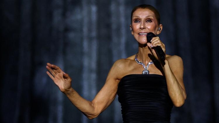 fb627bb8-2b63-40a7-ad95-f6de2898b7ac Céline Dion Enchante Paris avec un Concert Émouvant