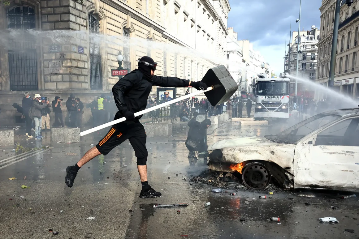 00cd71a6-1e42-47f2-ace0-5b25b164e5b1 Les Équipements des Forces de l’Ordre
