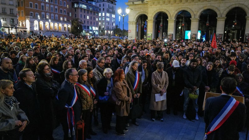 0114adaa-9945-4a82-971a-e8fbab0a77b2 Rassemblements en France pour rendre hommage aux victimes de l’attentat dans les Yvelines