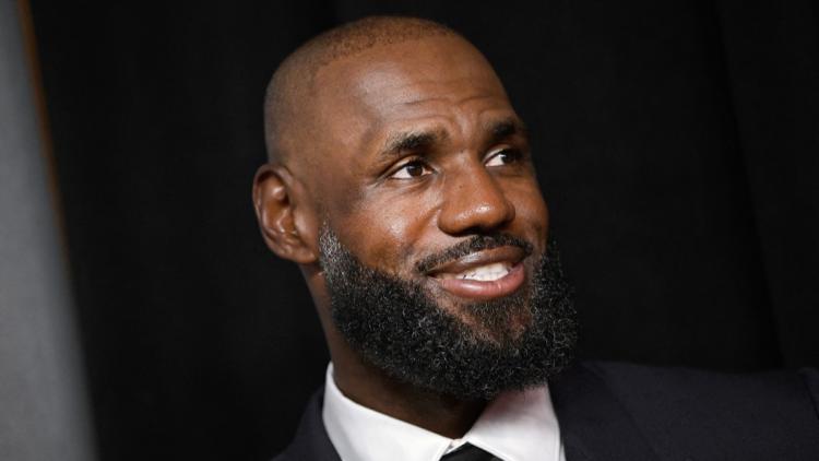 0a1c2193-7b07-4046-8327-1a6de5773640 LeBron James choisit de vivre à New York et de se déplacer en hélicoptère