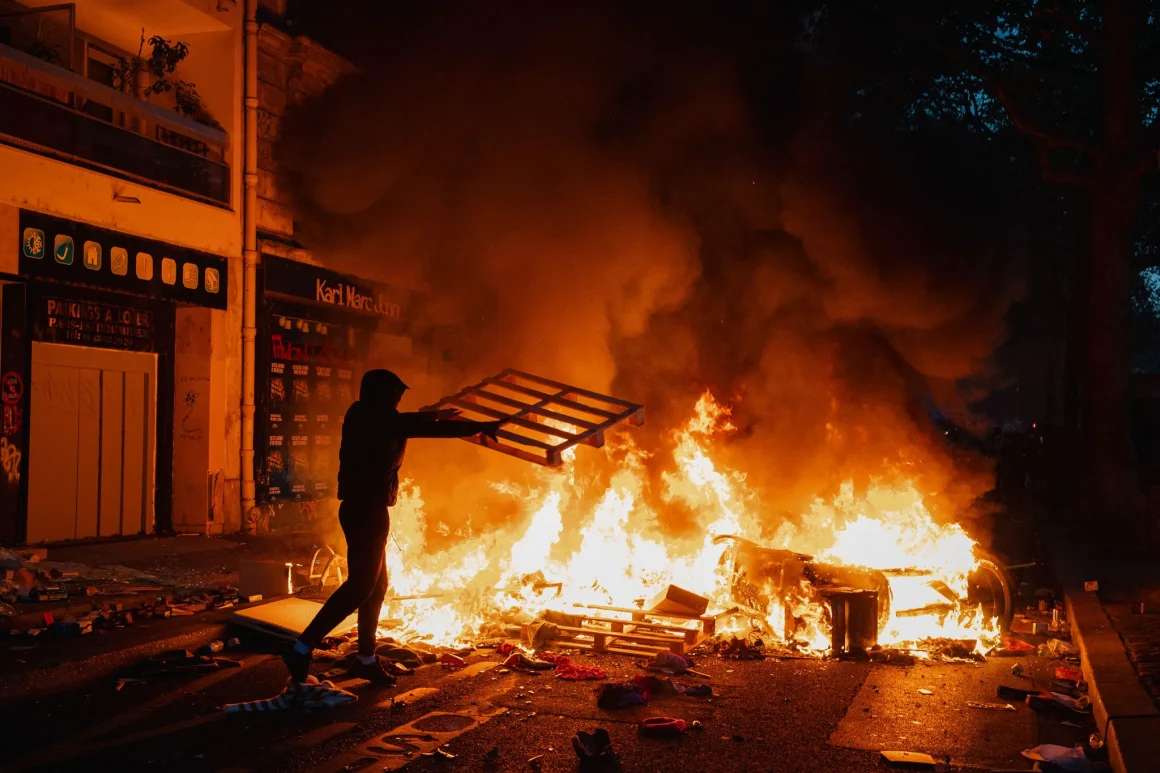 Réactions des extrêmes droites face aux manifestations en France