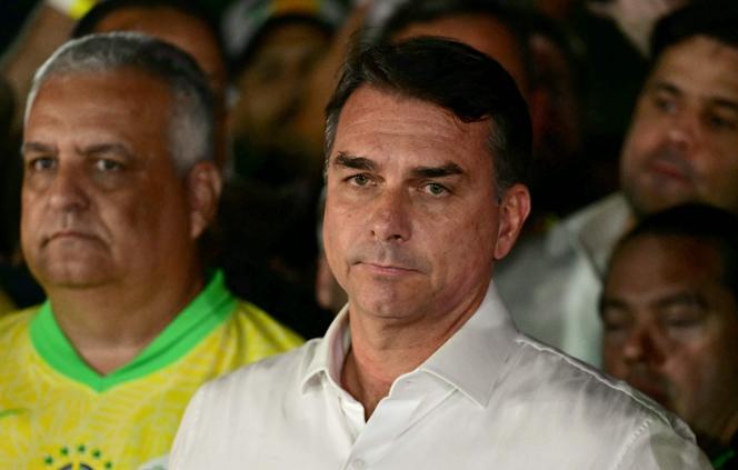 13bbacb4-19fa-40a5-8f72-004952d0303a Flavio Bolsonaro et son départ controversé pour les États-Unis