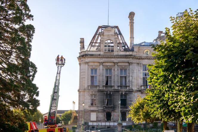 1ab78e3f-8216-42a3-b7f0-0e232cd9f637 Deux suspects inculpés pour l’incendie de l’hôtel de ville de Limoges