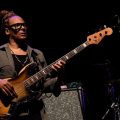 Portrait de Michel Alibo, figure majeure du jazz fusion