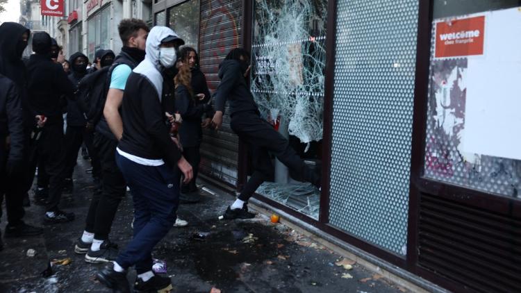 3f56ca4b-1bb3-43b0-8950-6938eeee1c51 La police demande aux témoins de partager leurs images de pillages