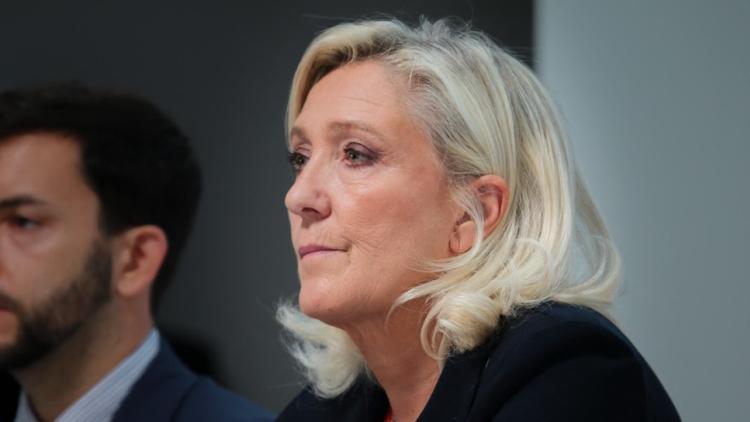 5dede3e5-2906-4b37-85d3-ea42041ce396 Marine Le Pen critique le président du Conseil constitutionnel