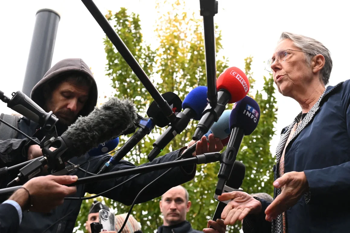 659f5a19-564f-4fa7-b978-48090d717491 Fusillade dans un collège à Aubagne : un adolescent de 14 ans blesse deux personnes