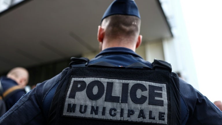65bc4b81-86e7-4c4d-9c2b-c69c2c0636c4 Un policier agressé à Lyon dans le tramway T4