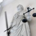 Procès d&rsquo;un père accusé de crimes graves