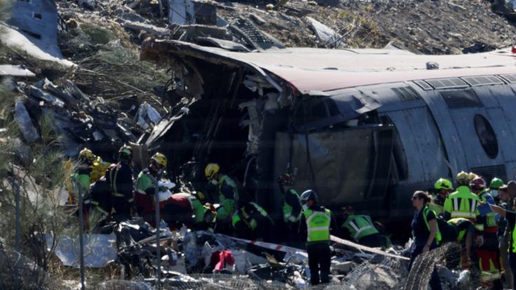 6ebdf7ac-436a-4732-9869-66e84e132ca5 Collision ferroviaire dévastatrice en Espagne
