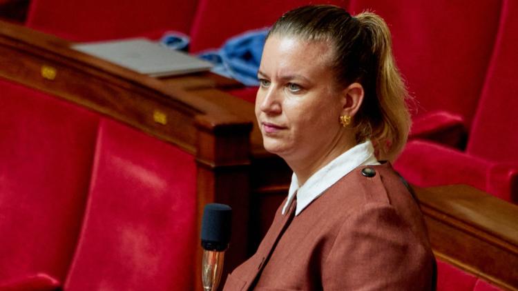 6ebe2724-7748-4de6-8bec-830bab314444 Mathilde Panot dénonce l’hypocrisie autour du ruban rose