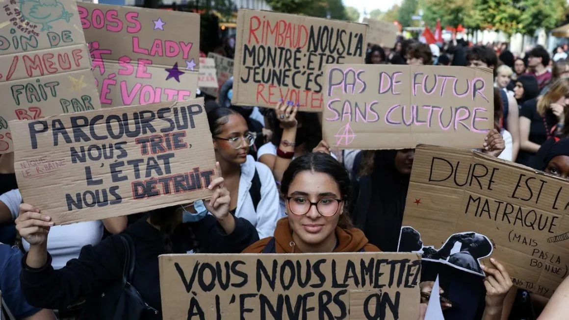820a3be5-710c-4d5d-b611-85d511625adb Mobilisation pour le financement de l’éducation et de la recherche