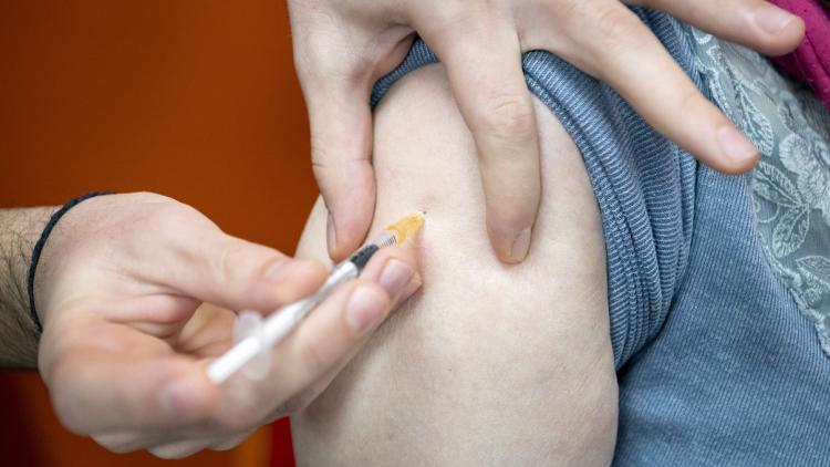 84f48eeb-d653-4618-8b4d-085022e309d1 Le retour du Covid-19 en France : une campagne de vaccination prévue