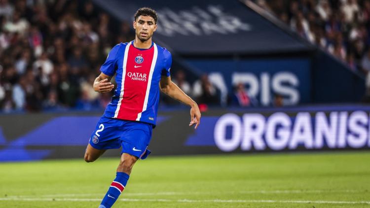 86856488-3f2f-48f1-80dd-f36bdd34563c Achraf Hakimi aperçu à vélo dans Paris avant de retrouver le PSG
