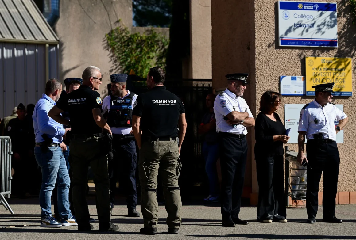 L&rsquo;Influence des Mouvances Ultra-Violentes sur les Mineurs
