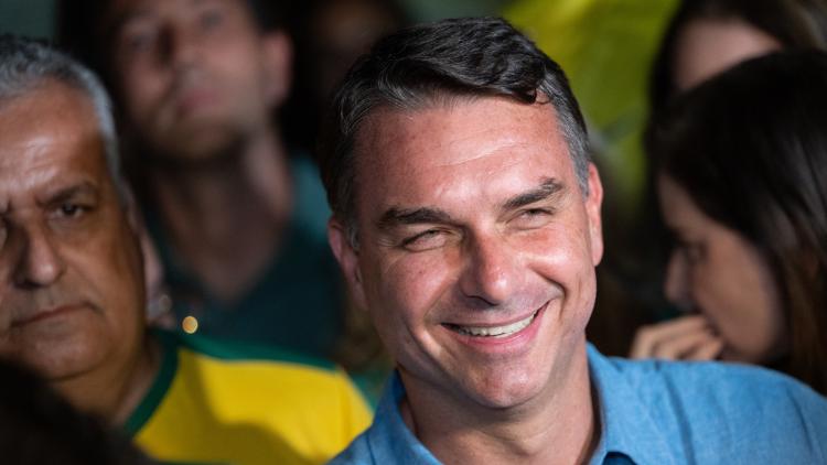 a801f085-6734-4535-8a16-3afb46b3d73e Flavio Bolsonaro en tête au premier tour de l’élection présidentielle