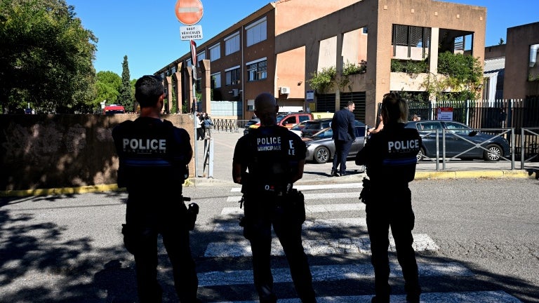 aa6249f6-1e4f-4dd5-9f4d-44788576fa0d Un adolescent mis en détention après une attaque au fusil dans un collège d’Aubagne