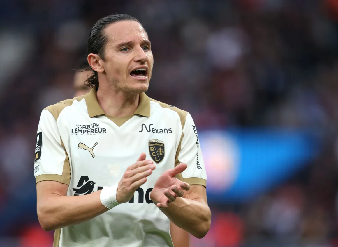 Le RC Lens retrouve le sommet de la Ligue 1 grâce à Thauvin