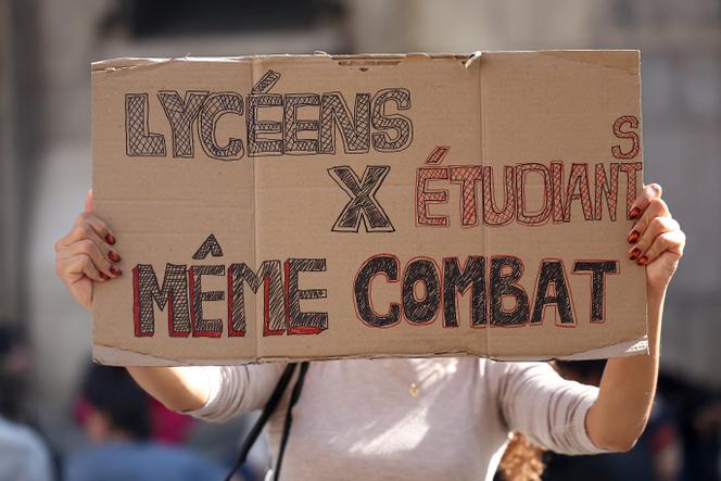 c97a5574-0cc0-42b8-9fad-335aa7a7c921 Blocage des lycées et universités : une jonction entre lycéens et étudiants