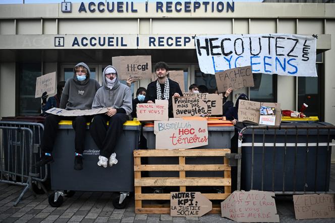 d359af90-116a-4f52-8f4e-2cd57cafbf85 Mobilisation étudiante à HEC : un soutien symbolique aux lycéens