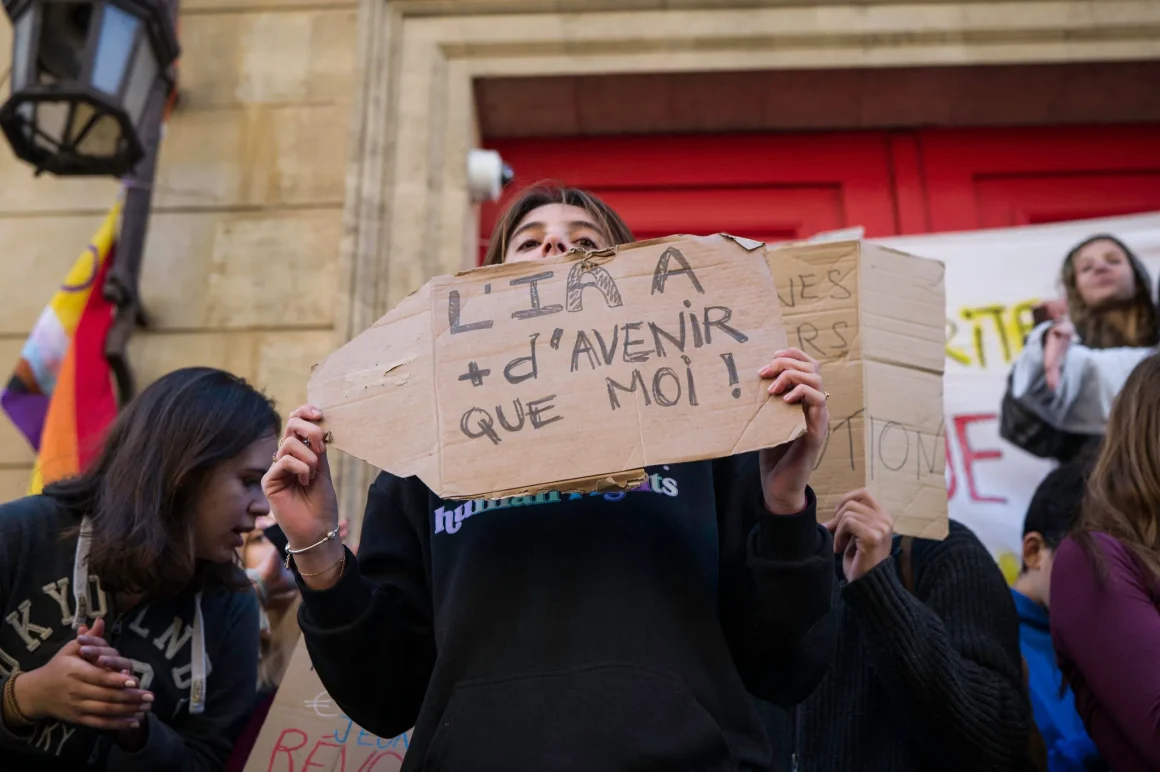 e33e2ac9-1a40-44bf-84aa-494dea8fbbac Impact de l’IA Générative sur l’Emploi des Jeunes
