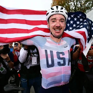 À la croisée des chemins pour l&rsquo;utilisation des oreillettes dans le cyclisme