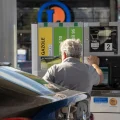 Le gouvernement accélère la baisse des prix du carburant