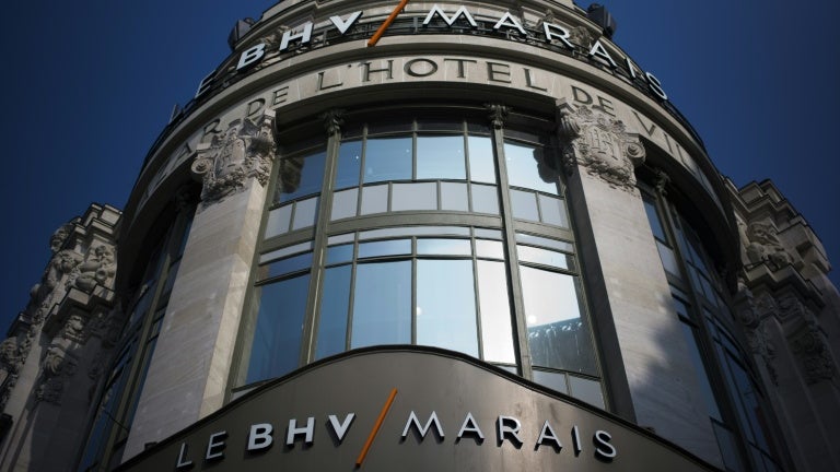 f8c4acd7-da5a-4ab4-8922-f09ddf511457 Le BHV Marais en redressement judiciaire : causes et réactions