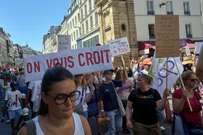 Manifestation pour reclamer une loi cadre integrale contre les violences sexuelles Une proposition de loi contre les violences sexuelles émerge